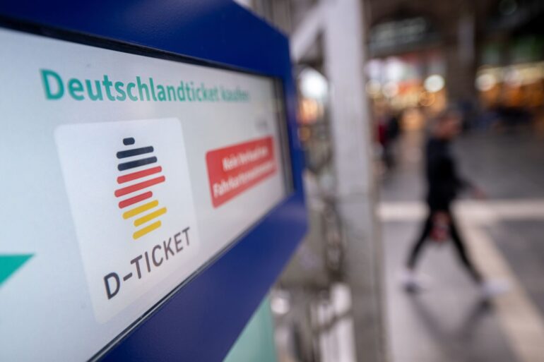 Das Deutschlandticket wird 2025 teurer. (Archivbild)