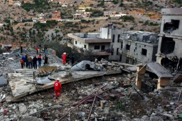 Mehr als 30.000 Menschen sind nach UN-Angaben seit Beginn der schweren israelischen Angriffe aus dem Libanon nach Syrien geflohen.