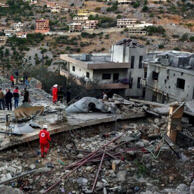 Mehr als 30.000 Menschen sind nach UN-Angaben seit Beginn der schweren israelischen Angriffe aus dem Libanon nach Syrien geflohen.