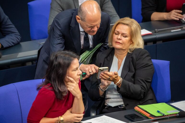 Sachverständige haben einige Änderungen an den Entwürfen für das sogenannte Sicherheitspaket vorgeschlagen. (Archivfoto)