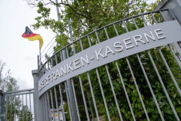 Ein 27 Jahre alter Syrer soll geplant haben, mit zwei Macheten möglichst viele Soldaten in der Innenstadt von Hof zu töten.