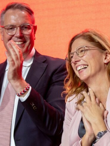 Ministerpräsident Alexander Schweitzer und die neue Partechefin Sabine Bätzing-Lichtenthäler stehen für den Generationswechsel in der rheinland-pfälzischen SPD.