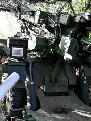 Ukrainische Truppen wehren russische Angriffe bei Pokrowsk ab. (Archivbild)