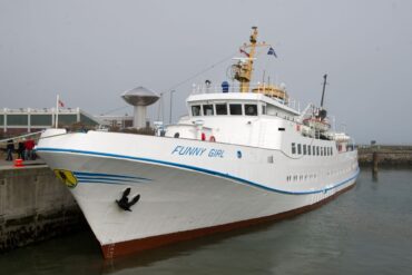 Helgolandschiff erreicht Büsum.