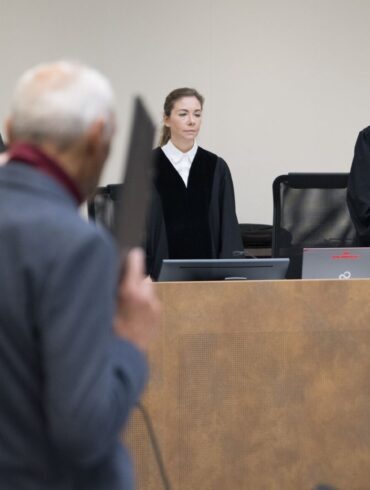 Zehn Jahre Haft für Ex-Stasi-Offizier.