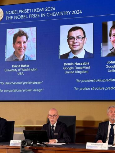 Der Nobelpreis für Chemie geht in diesem Jahr zu einer Hälfte an David Baker (USA), zum anderen Teil zusammen an Demis Hassabis und John Jumper, die beide in Großbritannien arbeiten.