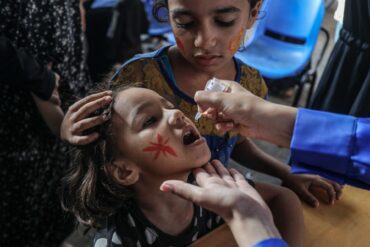 Bombardierungen und Vertreibungen stoppen die Polio-Impfkampagne. (Archivbild)