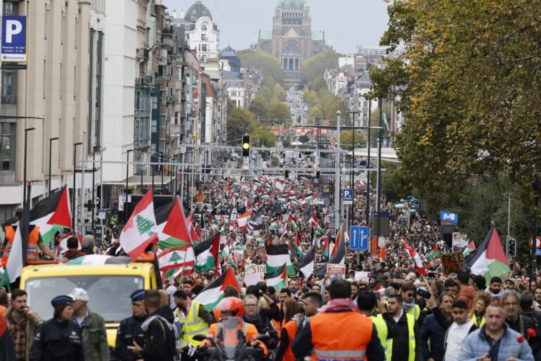 «Die Massaker im Libanon und die regionale Eskalation müssen gestoppt werden», hieß es etwa von den Organisatoren.