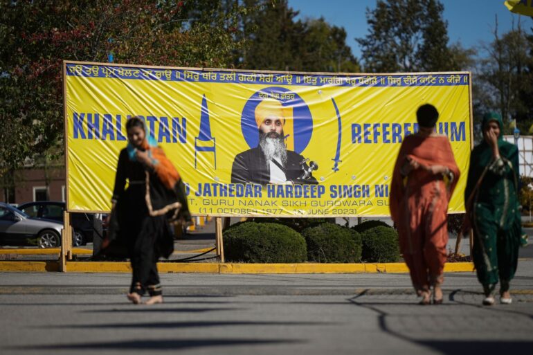 Ein Transparent zeigt das Foto des Sikh-Aktivisten Hardeep Singh Nijjar (Foto Archiv)