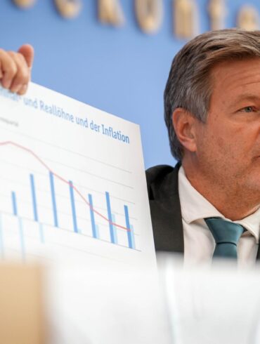 Im kommenden Jahr werde das Geld bei den Bürgern wieder lockerer sitzen, meint Habeck.