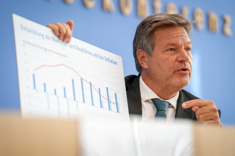 Im kommenden Jahr werde das Geld bei den Bürgern wieder lockerer sitzen, meint Habeck.