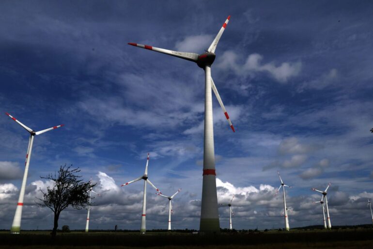 Die Energieagentur erwartet, dass bis 2030 mehr als die Hälfte des weltweiten Stroms aus emissionsarmen Quellen erzeugt wird. (Archivbild).