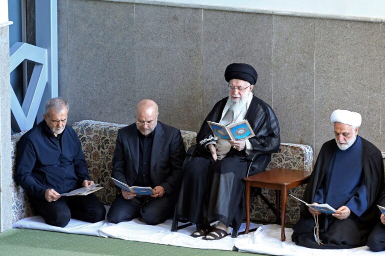 Irans Religionsführer verteidigt den Angriff auf Israel.