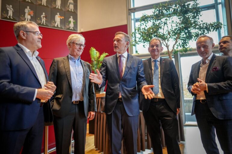 Kurz vor dem Industriegipfel im Kanzleramt hat die FDP-Fraktion sich mit Wirtschaftsverbänden getroffen.