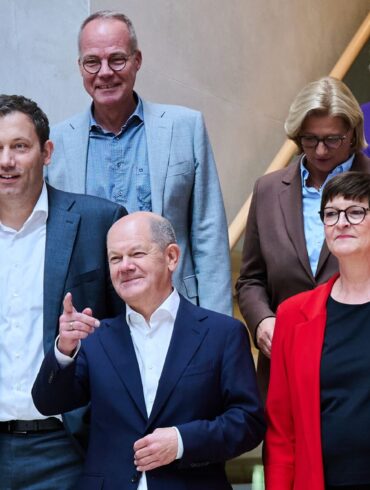 Die SPD stellt bei ihrer Vorstandsklausur erste Weichen für den Bundestagswahlkampf.