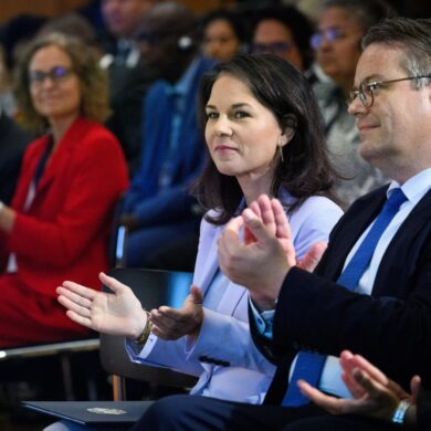 Als Staatsminister im Auswärtigen Amt sitzt Tobias Lindner (Grüne) oft in der ersten Reihe. Was er nach seinem Ausscheiden aus der Berufspolitik beruflich machen will, habe er noch nicht entschieden, sagt er. (Archivfoto)