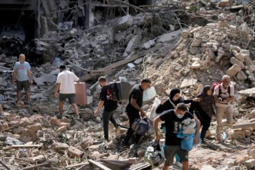 Allein in den vergangenen 24 Stunden sollen laut der libanesischen Regierung 60 Menschen bei israelischen Luftangriffen gestorben sein.