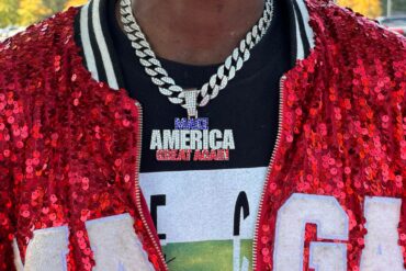«Make America Great Again» - der Slogan von Donald Trump ist bei jeder Wahlkampfveranstaltung allgegenwärtig.