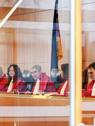 Der Erste Senat hat den Befugnissen der Sicherheitsbehörden neue Grenzen gesetzt.