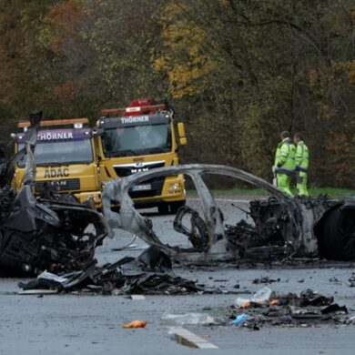 Bei dem verheerenden Unfall im Münsterland brannte ein Auto vollständig aus.