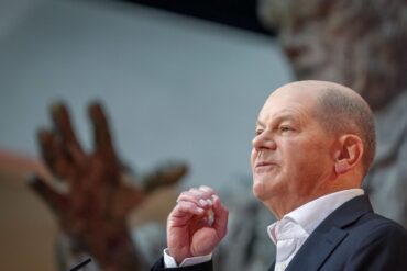 "Nicht meckern, machen": So schwört Kanzler Scholz seine Partei auf den Wahlkampf ein.