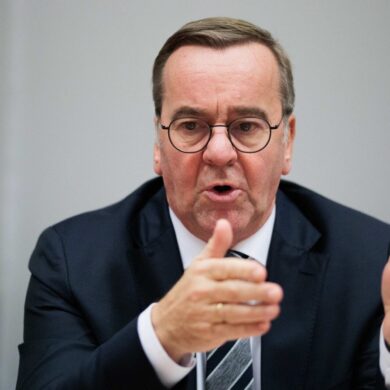 Der Verteidigungsminister verweist auf die veränderte Sicherheitslage.