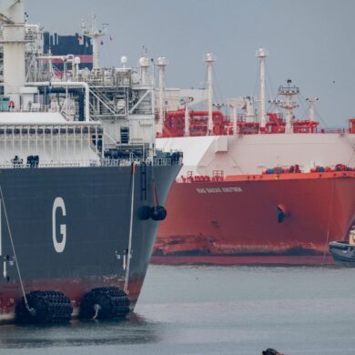 Etliche Tanker transportieren Flüssiggas über die Weltmeere. Die Emissionen durch Erdgas steigen 2024 stärker als die durch Öl und Kohle. (Archivbild)