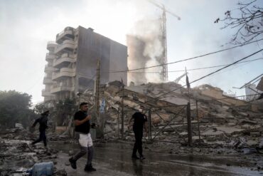 Die israelische Luftwaffe griff Beirut in mehreren Wellen an.