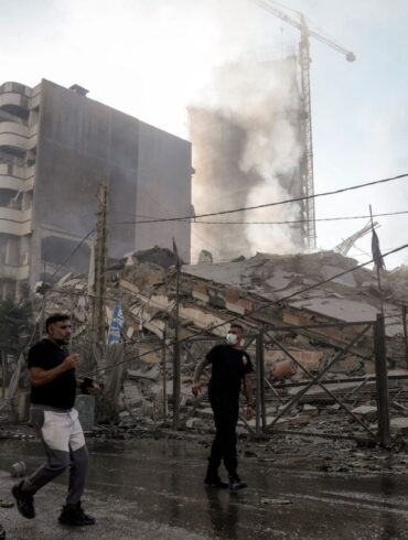 Die israelische Luftwaffe griff Beirut in mehreren Wellen an.
