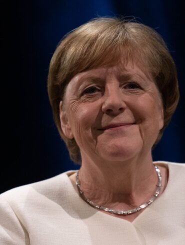 2015 hatte die damalige Kanzlerin entschieden, die deutschen Grenzen offen zu halten. Daran hält sie auch heute in der Migrationsdebatte fest. Auch in einer anderen Frage mischt sie sich ein. (Archivbild)