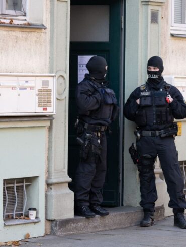 Festnahmen bei Razzia gegen Rechtsterroristen.