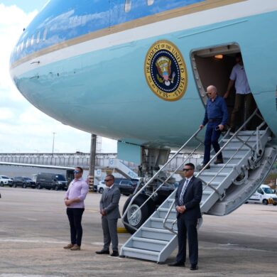US-Präsident Biden landet am Flughafen Manaus.