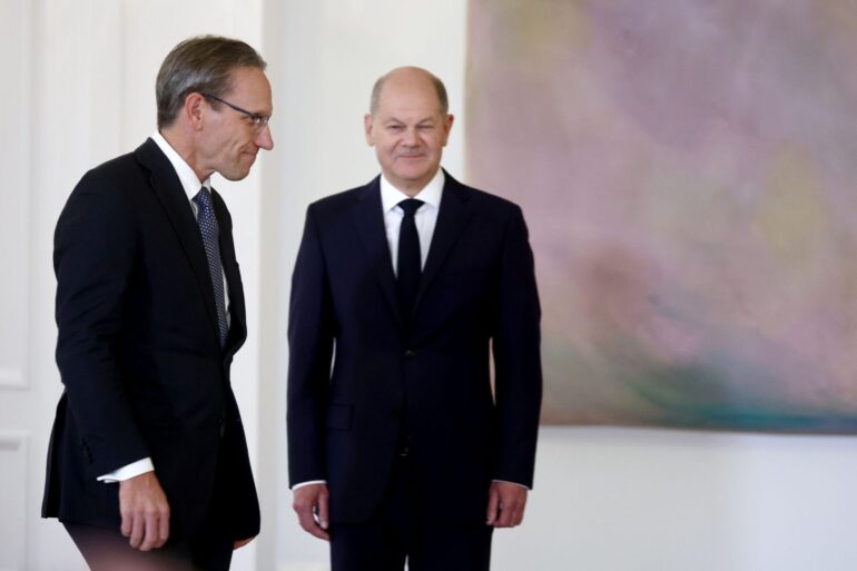 Der Neue in der Regierung ist ein sehr enger Vertrauter des Bundeskanzlers.