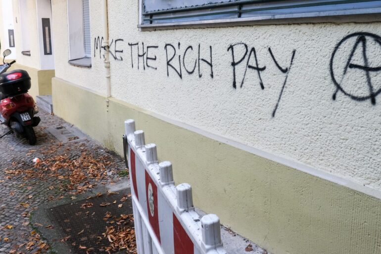 2021 verfügten die obersten zehn Prozent der Haushalte in Deutschland über 56 Prozent des Gesamtvermögens. Auch zwischen Ost und West gibt es eine Schieflage. (Symbolfoto)