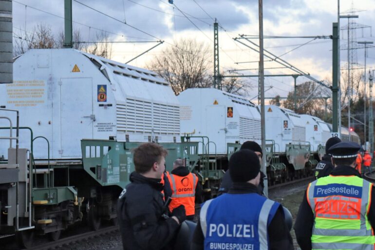 Der Castor-Transport hat Deutschland erreicht.