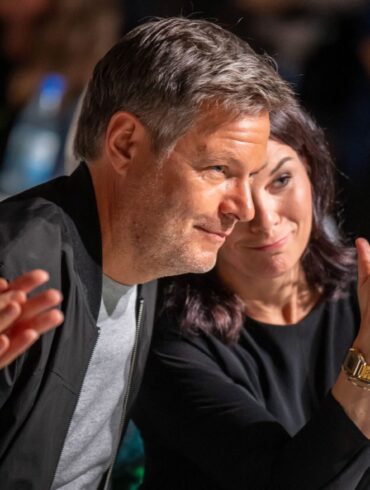 Bundeswirtschaftsminister Robert Habeck hat sich als Spitzenkandidat der Grünen für die anstehende Bundestagswahl angeboten.