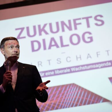 Überbordende Bürokratie ist nach Ansicht von FDP-Chef Christian Lindner ein Misstrauensvotum des Staates gegen die Bürger.