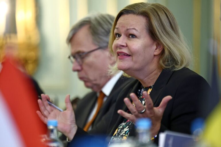 Ob und wann eine Rückkehr von Syrern sicher ist, wird sich aus Sicht von Bundesinnenministerin Nancy Faeser erst noch zeigen.