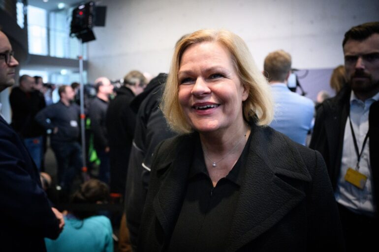 Innenpolitiker erwarten Aufklärung von Ministerin Nancy Faeser.