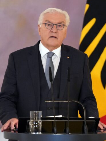 Bundespräsident Steinmeier hat die Auflösung des Bundestags bekannt gegeben.