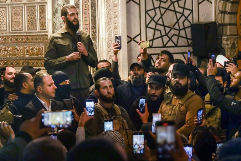 Millionen Syrer wie auch Regierungen im Ausland stehen nun vor der Frage: Welche Ziele verfolgt Abu Mohammed al-Dschulani, und welche Form von Gesellschaft strebt er in Syrien an?