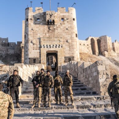 Vor acht Jahren eroberten syrische Regierungstruppen die Millionenstadt Aleppo - jetzt sind die Rebellen zurück.