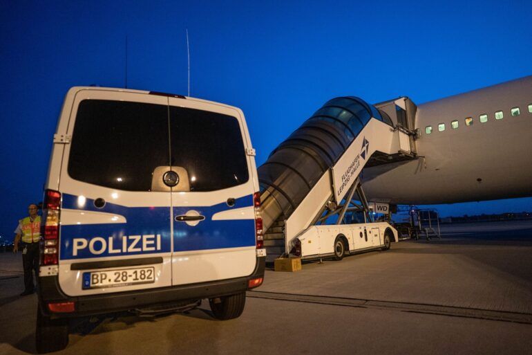 Am Dienstag wollen die Spitzen von CDU und CSU das gemeinsame Programm für die Bundestagswahl verabschieden. Im Entwurf wird deutlich, dass die Migrationspolitik eine wichtige Rolle spielen soll. (Archivbild)