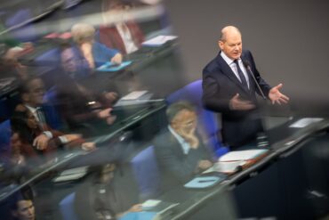 Kanzler Scholz wirbt im Bundestag für konstruktives Agieren bis zur Wahl.
