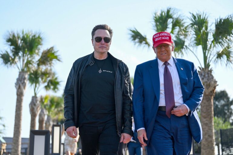 X-Inhaber und Tesla-Chef Elon Musk hat sich immer näher an den designierten US-Präsidenten Donald Trump herangearbeitet und ist inzwischen enger Berater Trumps. (Archivbild)