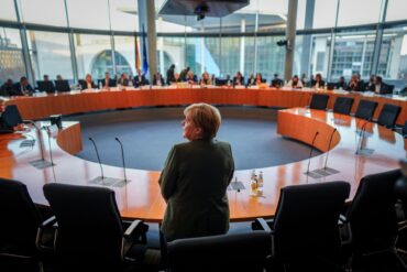 Dass sich Deutschland mit der Bundeswehr nach den Terroranschlägen in den USA vom 11. September 2001 an dem Militäreinsatz in Afghanistan beteiligt hat, findet Altkanzlerin Angela Merkel (CDU) auch im Rückblick richtig.