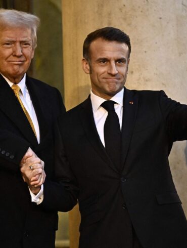 Der Besuch in Frankreich ist Trumps erster Auslandstrip seit seinem Wahlsieg Anfang November.