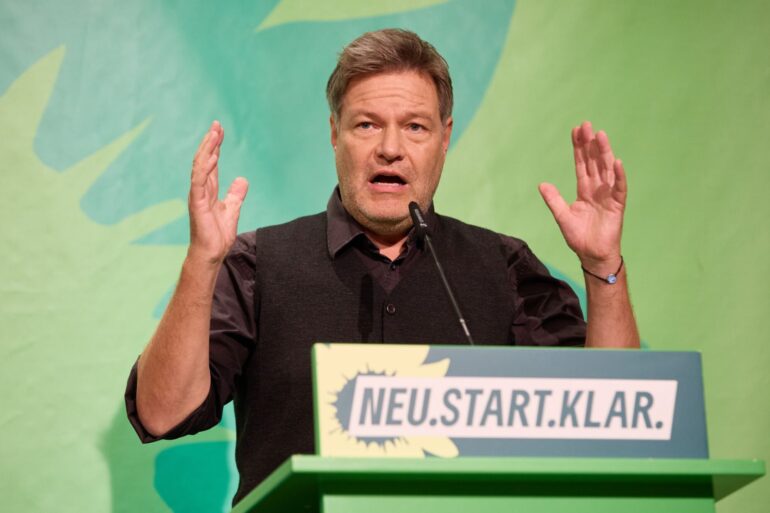 Robert Habeck führt die Grünen als Spitzenkandidat in die Bundestagswahl. (Archivbild)