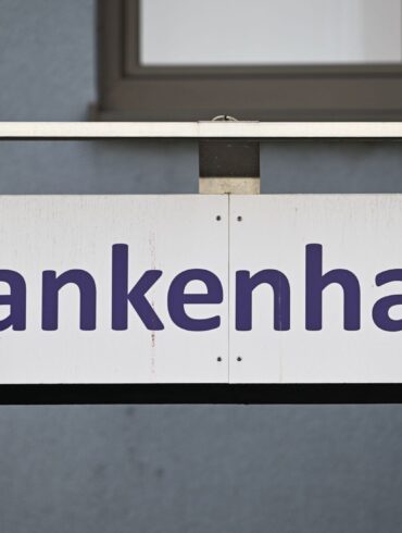 Sollten viele syrische Fachkräfte in ihre Heimat zurückkehren, fürchten Ärzte- und Pflegevertreter Versorgungslücken. (Archivbild)
