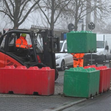 In Magdeburg hat der Abbau des Weihnachtsmarkts begonnen.